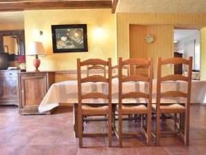 Maisons de vacances Spacious Holiday Home in Faverolles with a Swimming Pool : photos des chambres