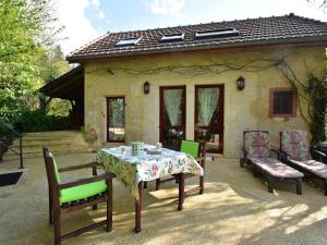 Maisons de vacances Delightful Holiday Home in Onlay nievre with Fenced Garden : photos des chambres