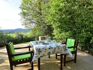 Maisons de vacances Delightful Holiday Home in Onlay nievre with Fenced Garden : photos des chambres