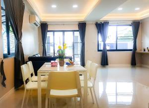 Baan Sasithorn Huahin