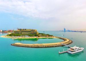 The Palm Jumeirah, East Crescent 18652, Dubai, United Arab Emirates.