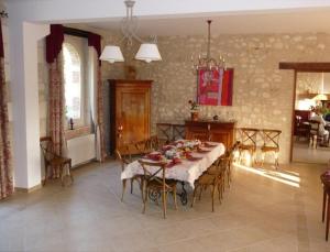 B&B / Chambres d'hotes Domaine de la Maison Neuve : Chambre Double - Vue sur Jardin
