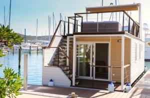 Коттедж Marina Luxury Houseboat Lavender Порторож Словения