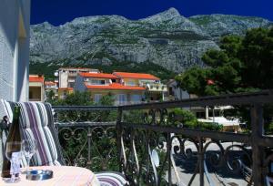 Apartment Makarska 15200b