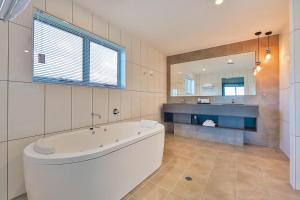 Best Western Plus North Lakes Hotel