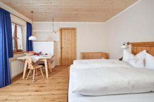 Suite with Mountain View room in Biohotel Walser Stuba