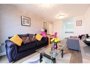 Cozy, Modern 1BR Brixton Flat For 5