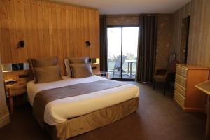 Hotels Logis Auberge du Barrez : photos des chambres