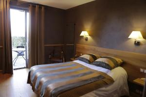 Hotels Logis Auberge du Barrez : photos des chambres