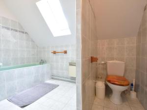 Maisons de vacances Charming holiday home with pool and pond : photos des chambres
