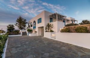 Eiriana Luxury Suites Milos Greece