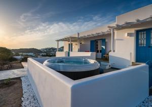 Eiriana Luxury Suites Milos Greece