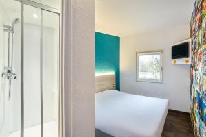 Hotels hotelF1 Paris Porte de Chatillon : Chambre Cabrio avec Salle de Bains Privative