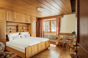Family Room with Balcony room in Hotel Macun