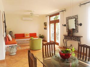 El Encanto Inn & Suites