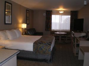 King Room with Sofa Bed room in Shilo Inn Suites Hotel - Nampa Suites