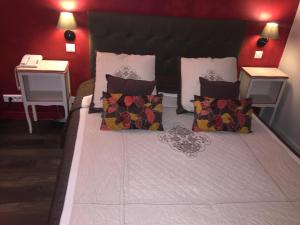 Hotels HOTEL ERMITAGE : photos des chambres