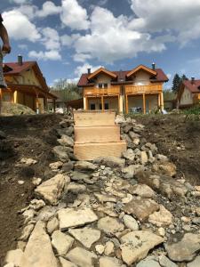 Berghaus Christel - bij skilift - grote tuin met bergbeek