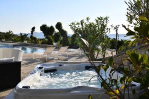 Three-Bedroom Apartment with Private Outdoor Jacuzzi room in Paros Butterfly Villas