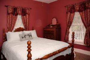 Historic Luxury Two Bedroom Apartment