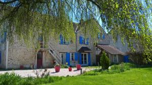 Maisons d'hotes gite du Clos Sebastien : Chambre Familiale - Vue sur Jardin