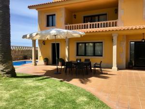 Casa Con Piscina Junto Al Mar