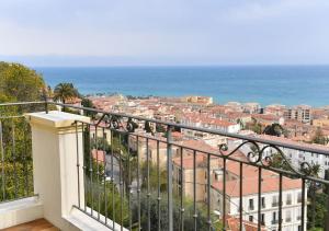 Villas Magnifique Villa d'epoque, avec vue imprenable sur Menton et la mer : photos des chambres