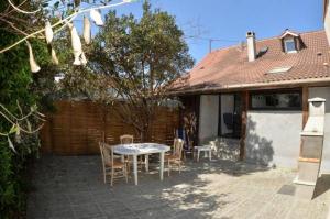 Chata Two-Bedroom Holiday Home La Garluche Mimizan Francie