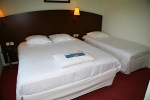 Hotels Kyriad Chateauroux : Chambre Triple (1 Lit Double et 1 Lit Simple)