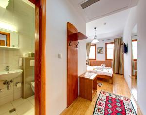Quadruple Room with Balcony room in Hotel Almira