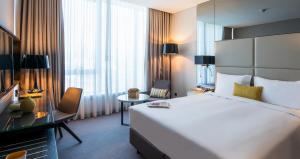 City View Room - King Bed room in Centro Westside by Rotana