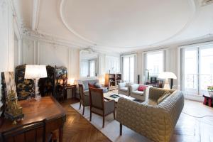 Veeve - Charming Haussmannian