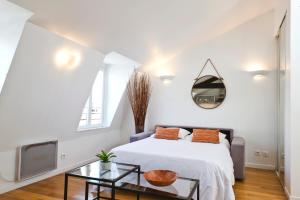 Appartements Pick A Flat's Apartments in Batignolles - Rue Biot : Loft
