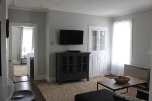 New One Bedroom Apartment Near Lake Winnipesaukee