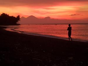 Sunset Springs Beach Retreat
