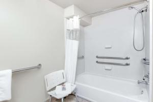 Queen Suite with Two Queen Beds - Disability Access - Non-Smoking room in Hawthorn Suites by Wyndham-Oakland/Alameda