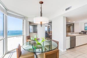 Three Bedroom Apartment room in Gull Wing Beach