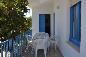 Casa indipendente immersa nel verde con vista mare img2