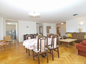 Apartments and rooms Novigrad 1624 
