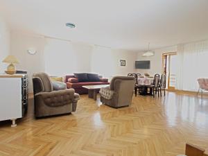 Apartments and rooms Novigrad 1624 