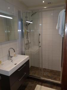 Comfort Triple Room with Shower room in Hotel Het Landhuis
