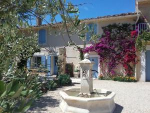 Pansion Mas des Bougainvillees Sernhac Prantsusmaa