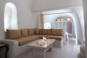 Christinas Cave House