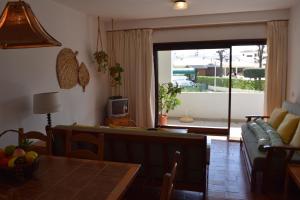 Apartamento T2 com Piscina e Wifi a 350 metros da Praia