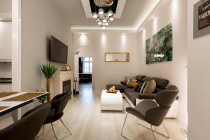 Luxury Dream Home In The Absolute Center