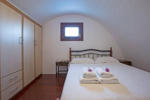 Birds Villa Apartments - Including Car Rental Santorini Greece