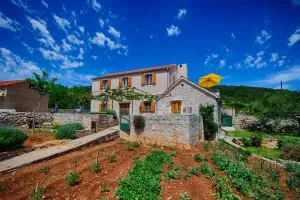 Betini Apartments - Authentic Island Escape - Zena Glava