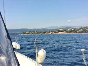 Bateaux-hotels stlocavoile Seuls a bord d un voilier ancre dans le golfe : photos des chambres