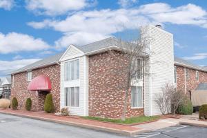 Hawthorn Suites by Wyndham Manchester Hartford, Hotels - Manchester