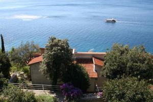 Apartment with sea view